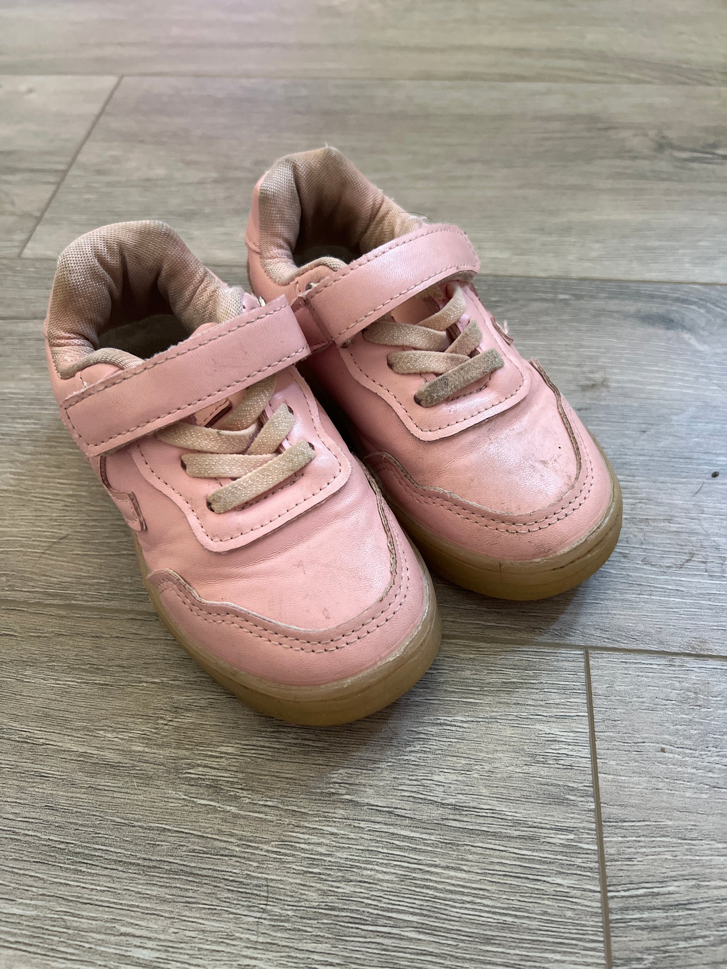 Pink shoes size 26/9.5
