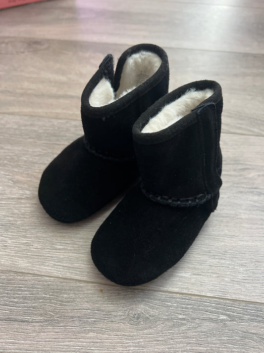 ROBEEZ black booties 6-12 months