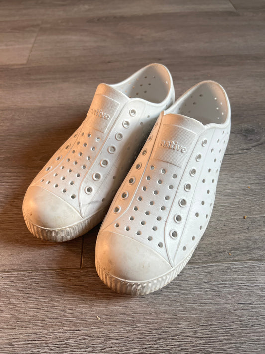 Native shoes size 2