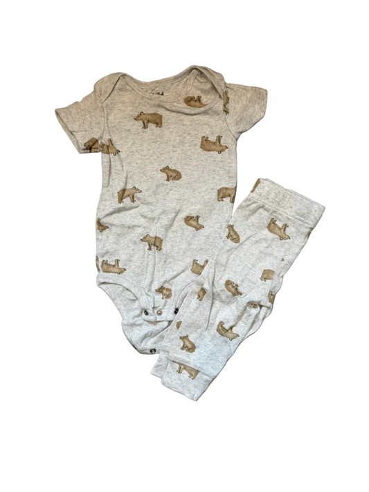Carters bear outfit 6-9 months